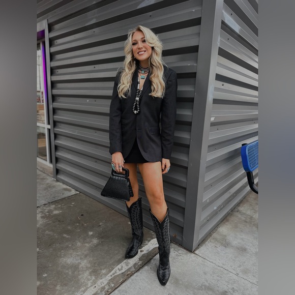 Meet your Posher, Blaze - Picture 3 of 3